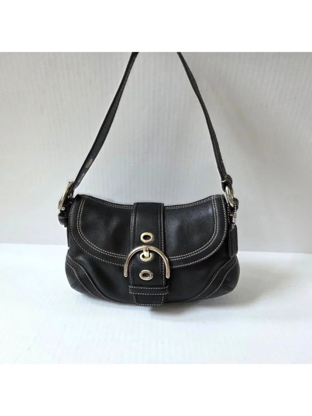 Vintage Coach Soho Black Leather Flap Shoulder Bag F10909 Y2K Contrast Stitching